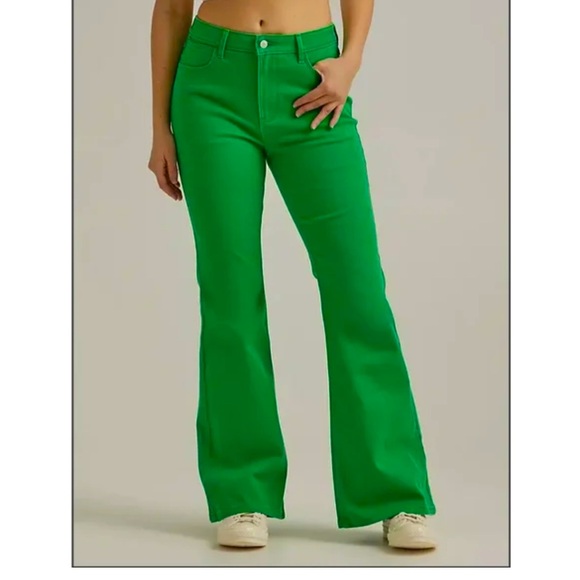 WRANGLER FIERCE FLARE JEAN in Kelly Green - Picture 1 of 8